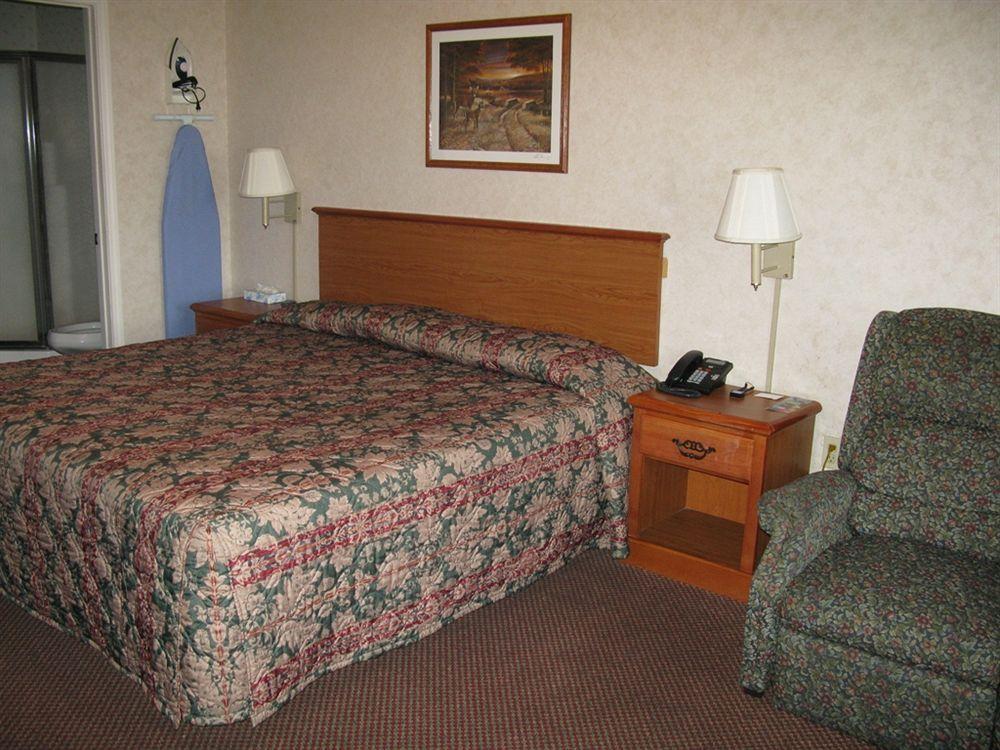 Deerfield Inn And Suites Steele Экстерьер фото